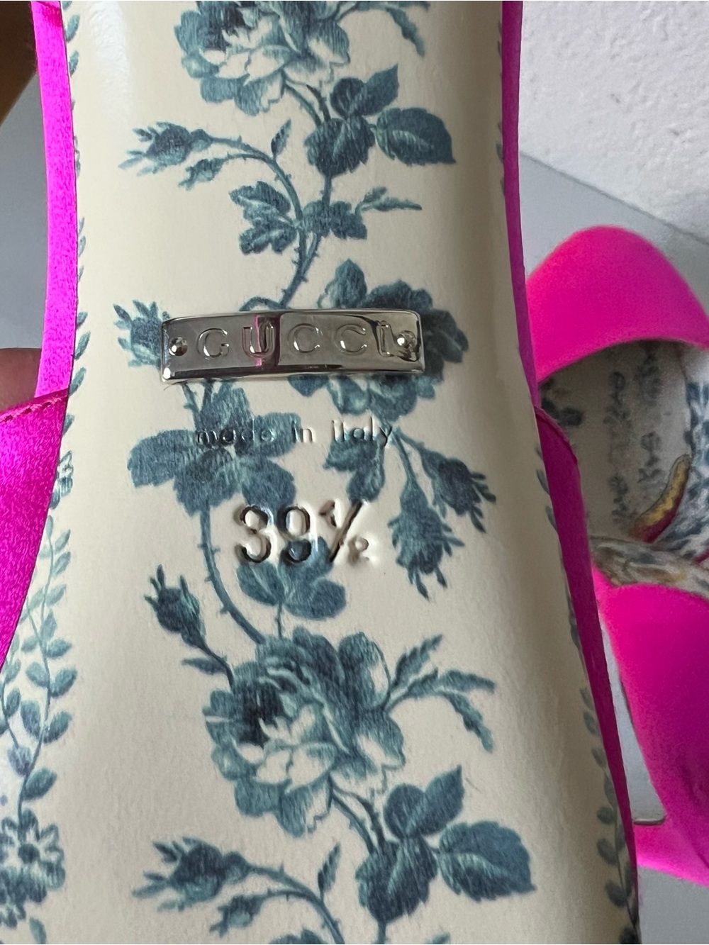 Gucci Daisy d'Orsay Ankle Strappy Pumps Fuchsia Satin 105 Size 38.5 (8.5 US) - Picture 11 of 11